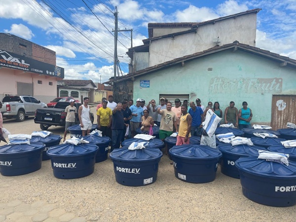 Parceria que Transforma: Lukinho, em conjunto com Deputada Maria del Carmen e André Fidalgo, entrega Kits de Caixa d’Água e leva dignidade a pequenos produtores de Itabela