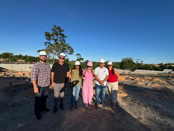 Secretária da Mulher de Porto Seguro visita obras municipais nas áreas de Educação e Saúde