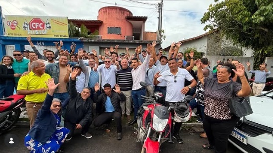 Prefeito Jânio Natal participa de encontro político em Eunápolis e reforça apoio à candidatura de Jânio Júnior