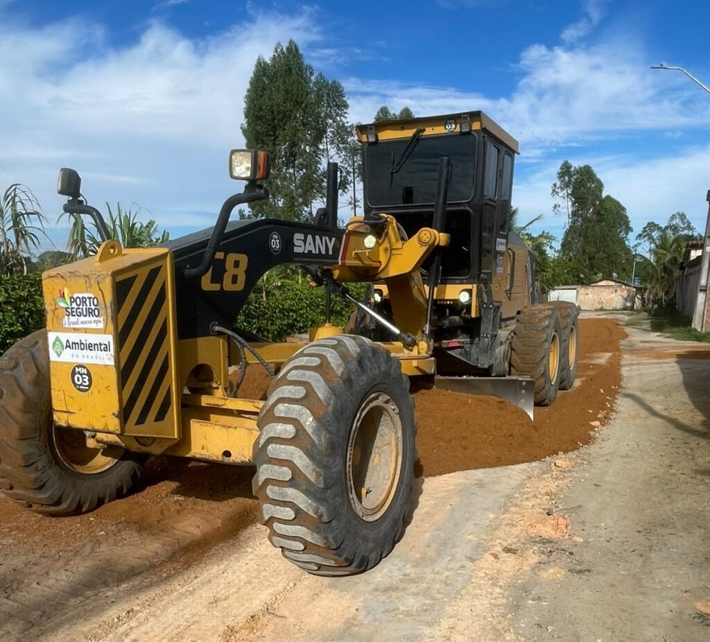 Prefeitura intensifica serviços de patrolamento e cascalhamento em Vera Cruz