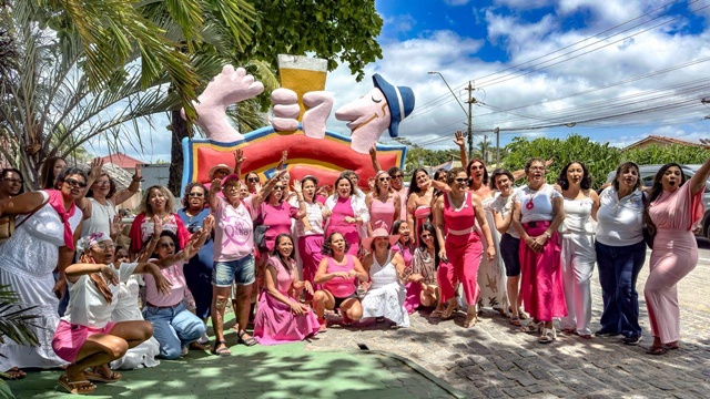 Passeio Rosa: Prefeitura de Porto Seguro proporciona manhã de homenagens e lazer a mulheres em tratamento contra o câncer